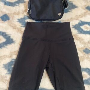 Lululemon Black High-Waisted Shorts/Beltbag size 4!